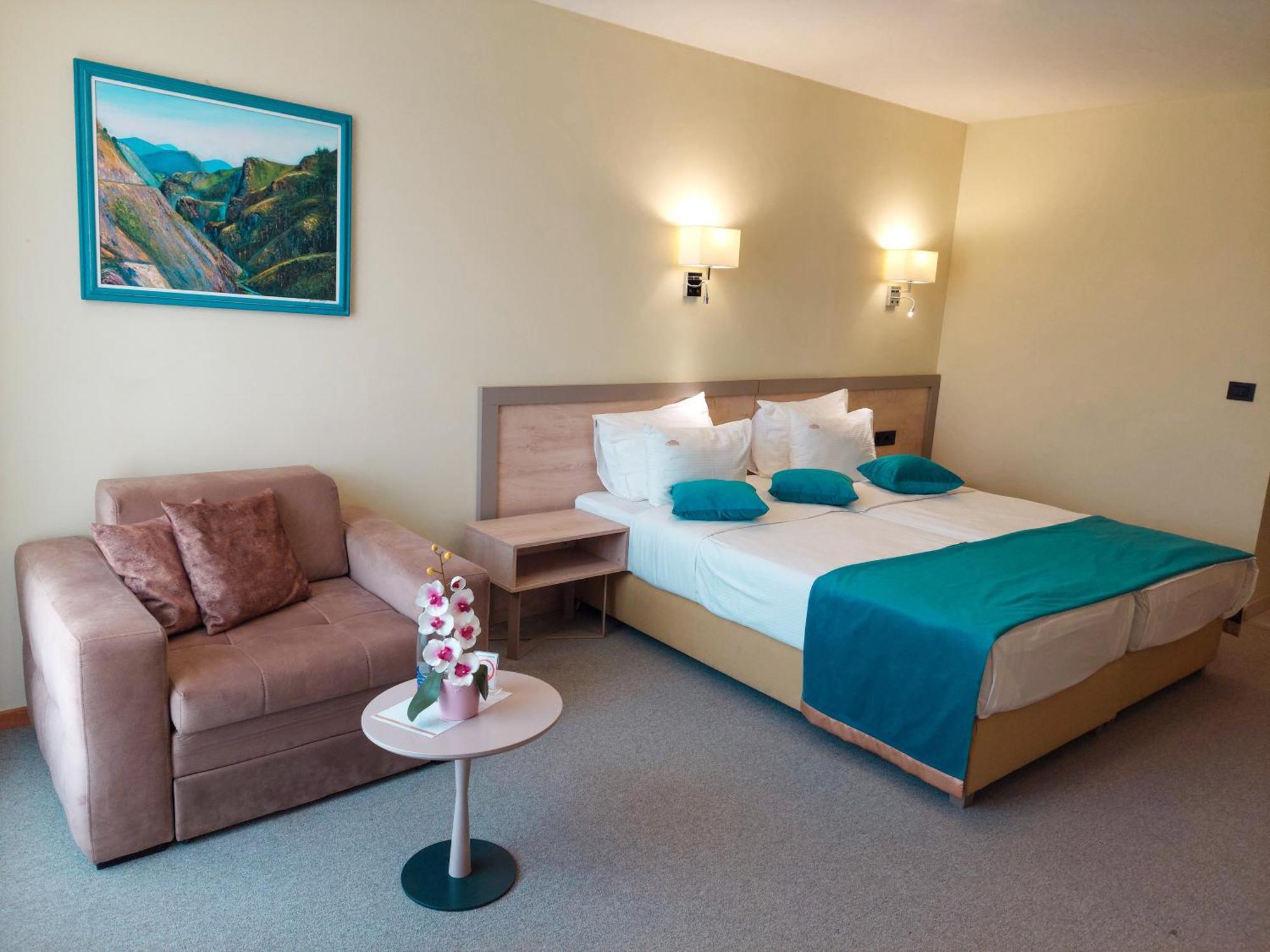 Hotel Siesta อูชิเซ ภายนอก รูปภาพ