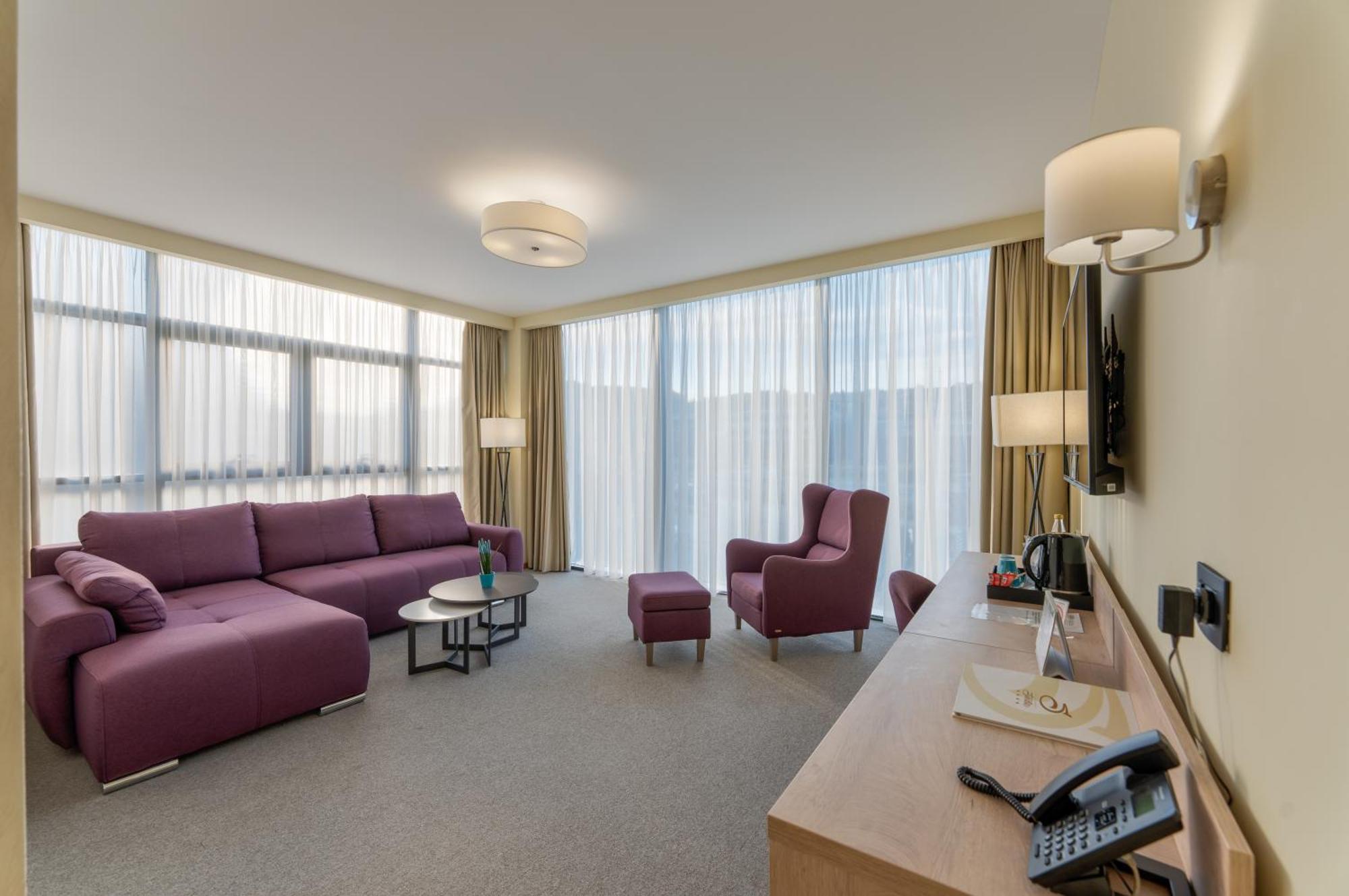 Hotel Siesta อูชิเซ ภายนอก รูปภาพ