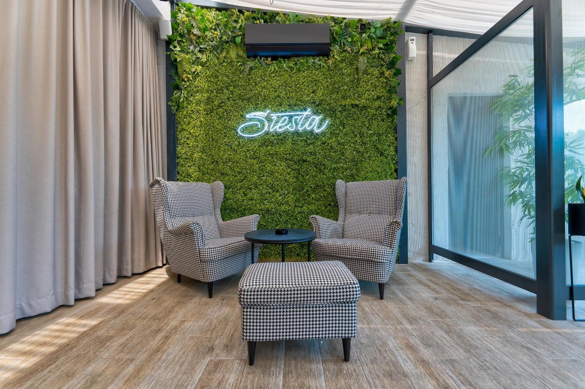 Hotel Siesta อูชิเซ ภายนอก รูปภาพ