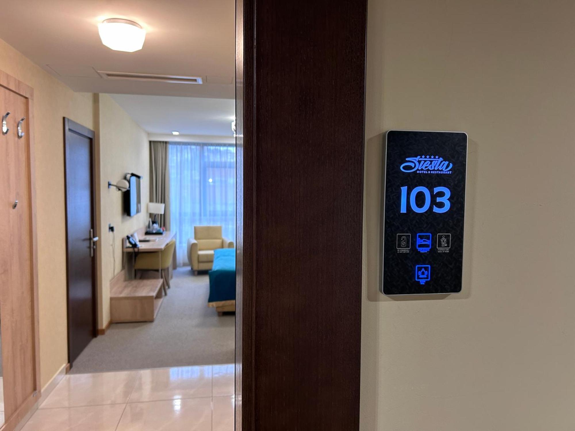 Hotel Siesta อูชิเซ ภายนอก รูปภาพ