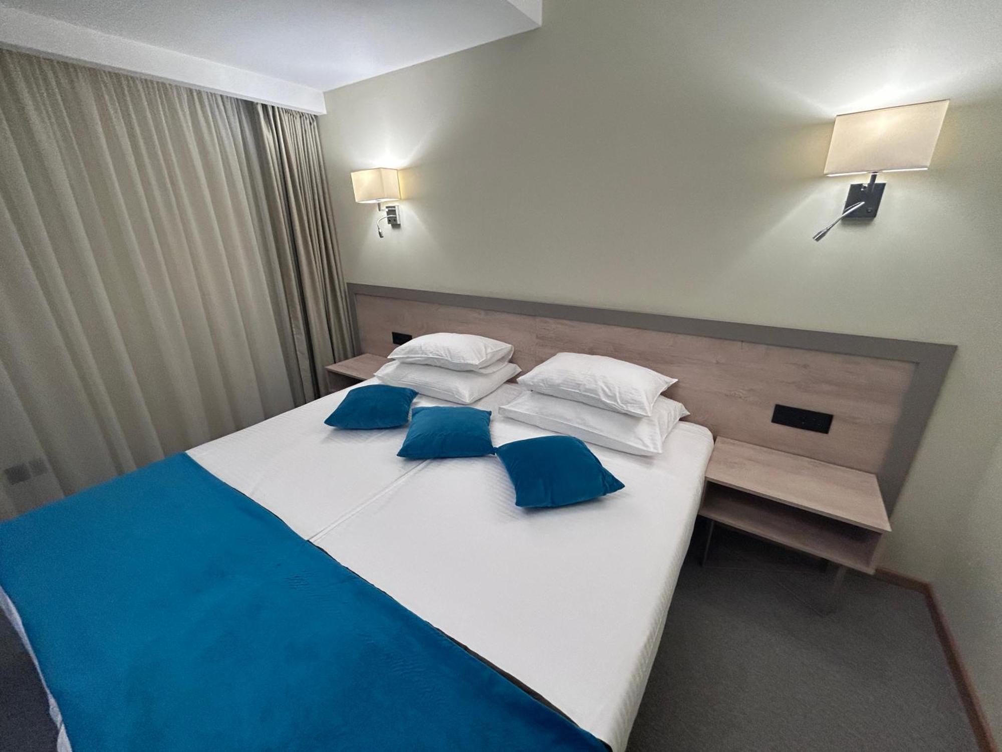Hotel Siesta อูชิเซ ภายนอก รูปภาพ