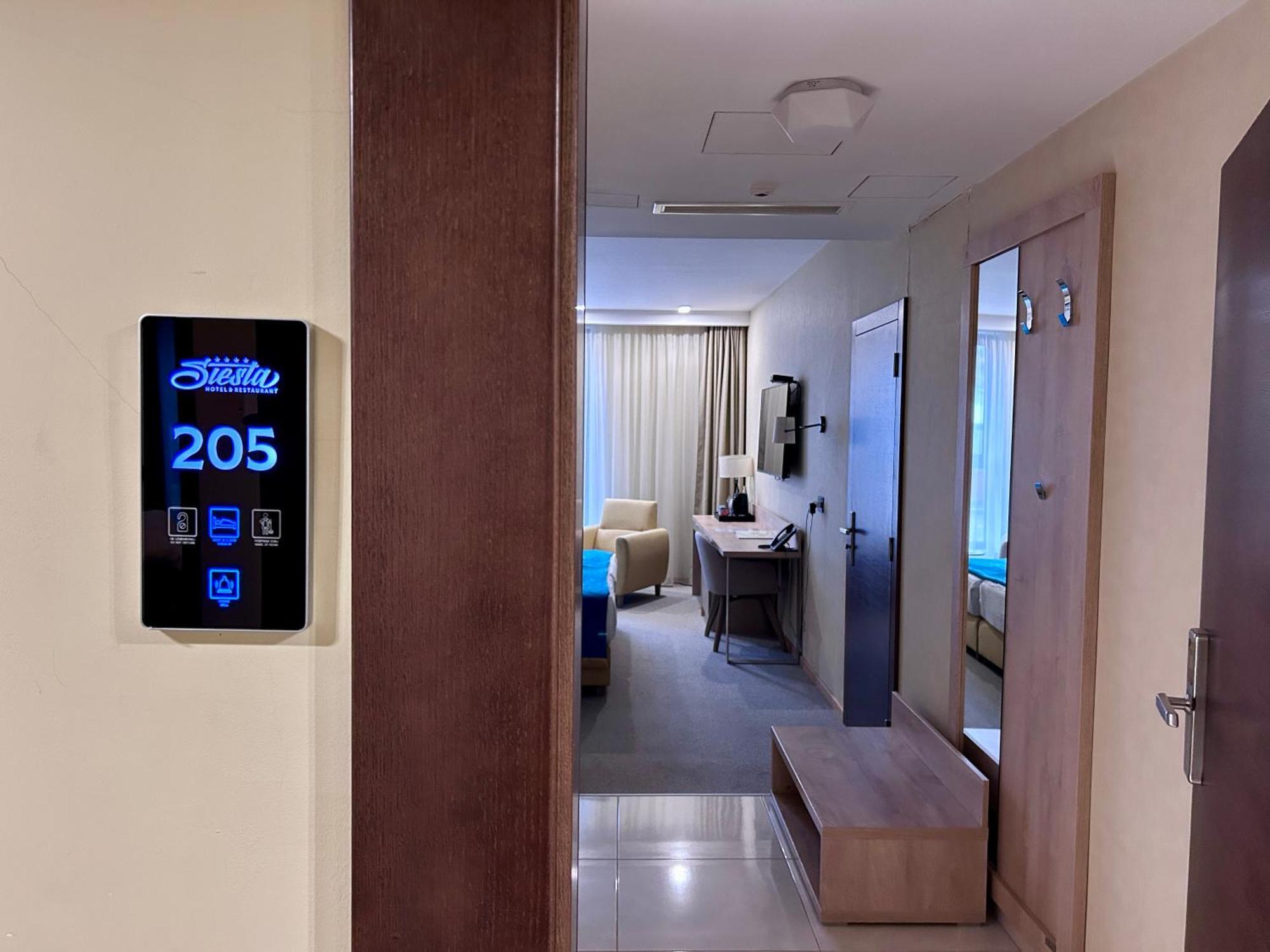 Hotel Siesta อูชิเซ ภายนอก รูปภาพ