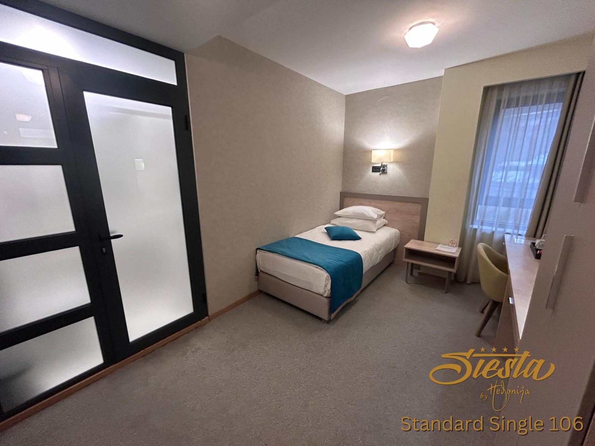 Hotel Siesta อูชิเซ ภายนอก รูปภาพ